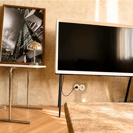 Living In Architecture Icon - Sunny Terrace & Panorama דירה