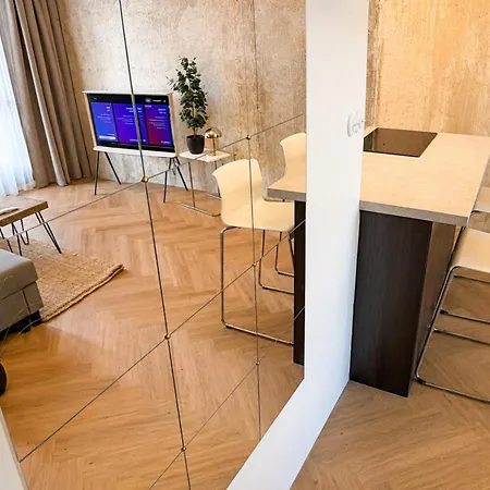 Living In Architecture Icon - Sunny Terrace & Panorama דירה *